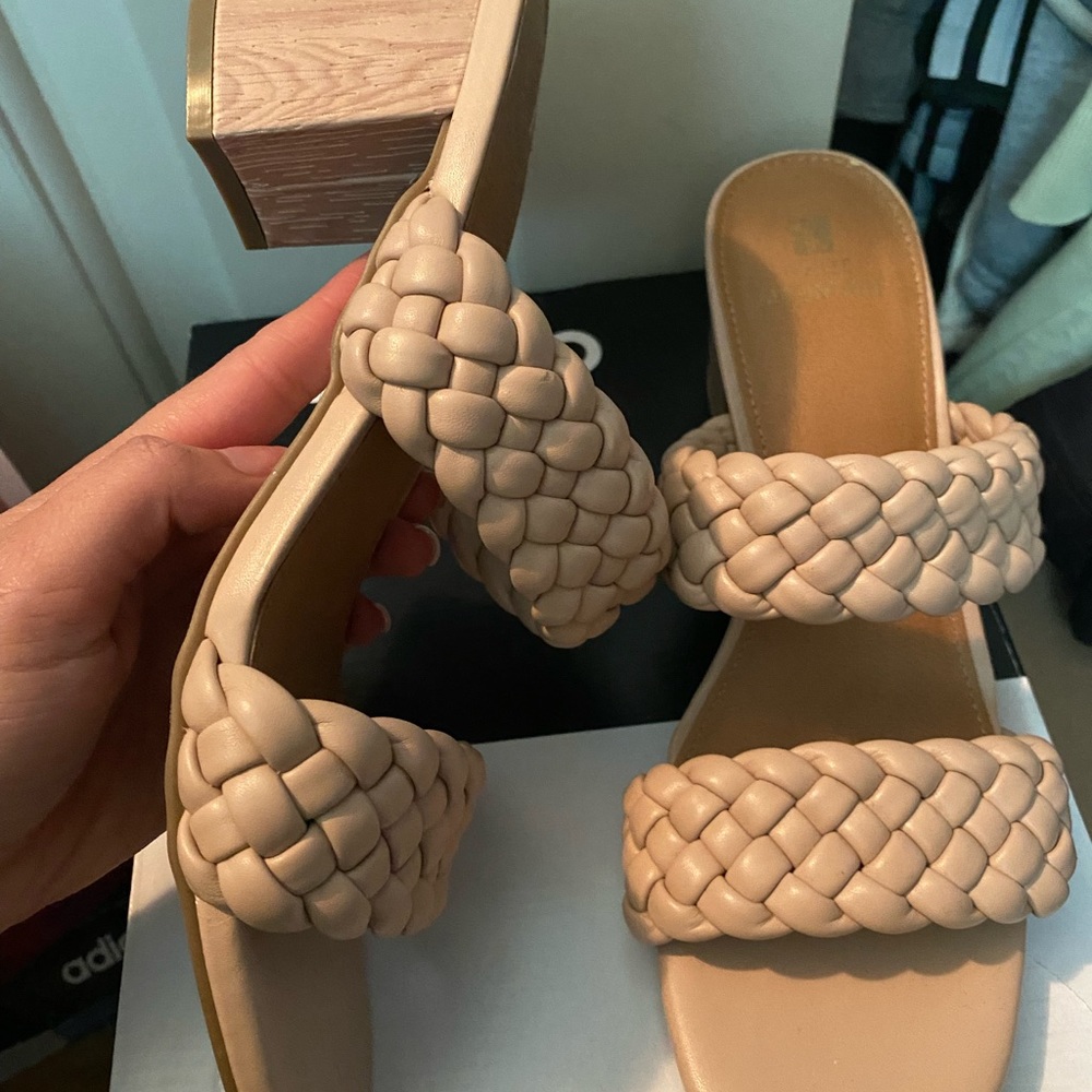 Beige/kaki braided heels